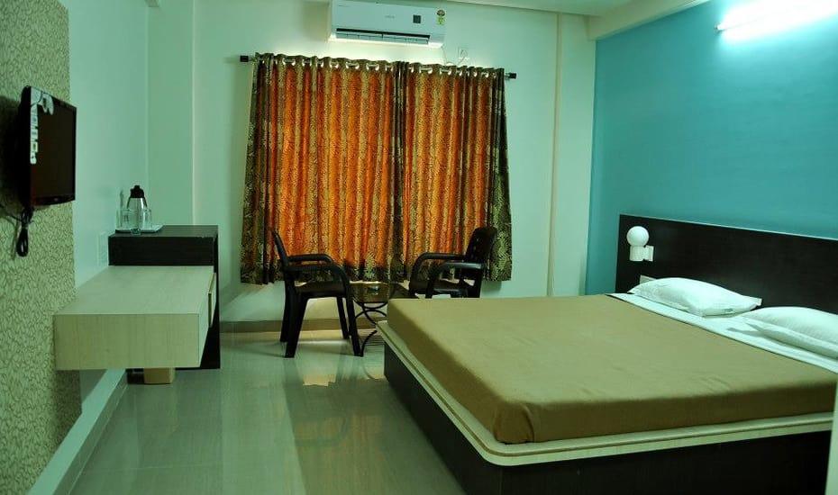Sandesh Resort Wai Exterior photo