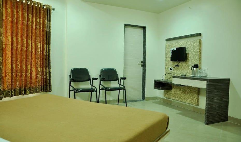 Sandesh Resort Wai Exterior photo